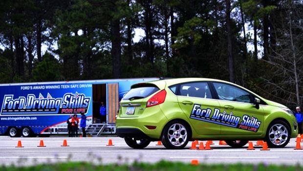 Ford_driving